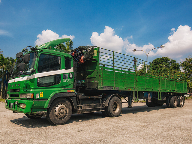 Yoong Mei 40 Footer(24ton) Cargo Lorry With Pagar