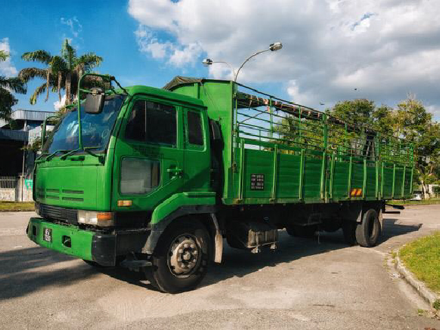 Yoong Mei 8 Ton Cargo Lorry With Pagar